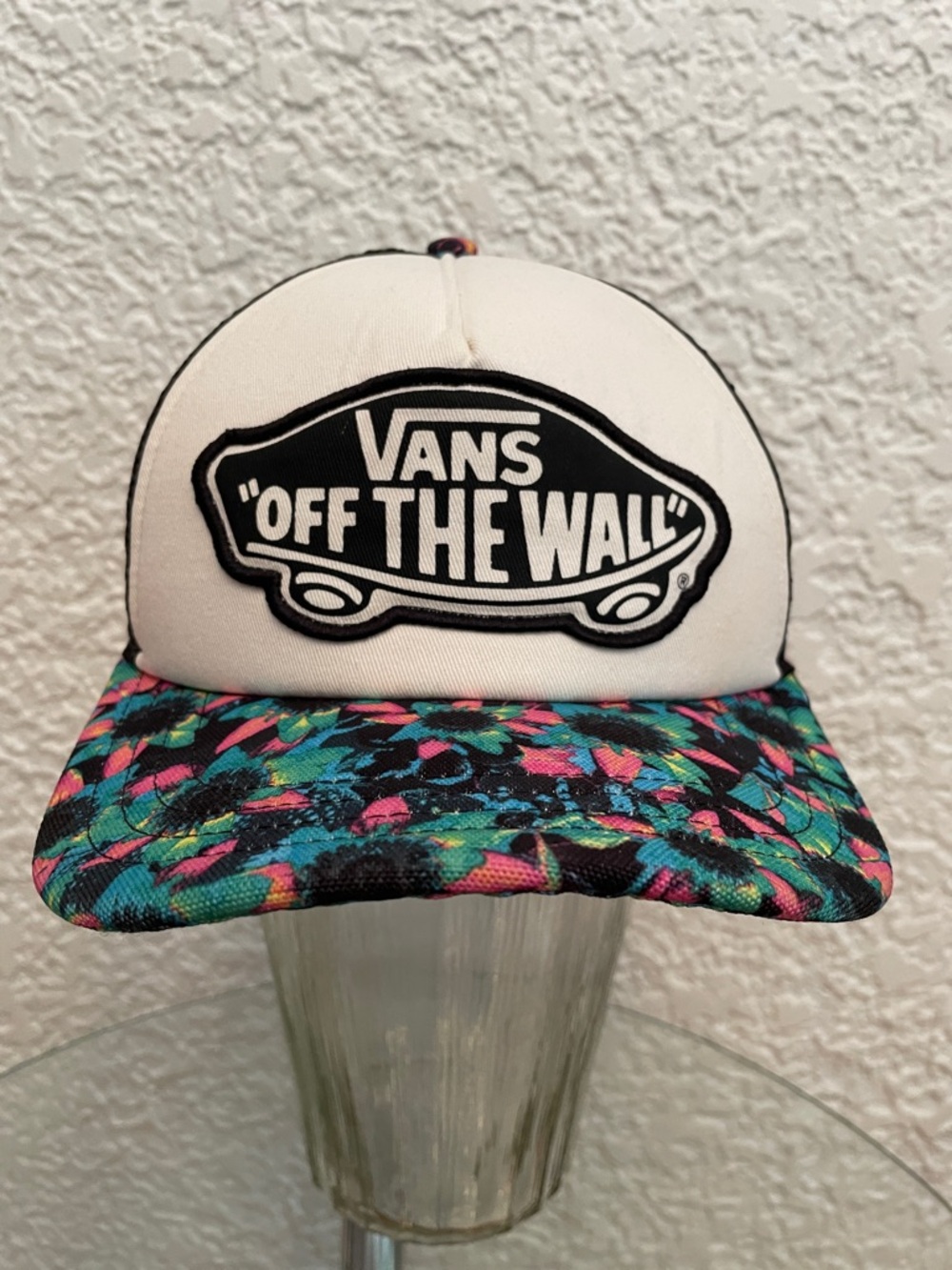VANS OFF THE WALL Black & White Flat-brim SnapBack Floral Bill Trucker Hat